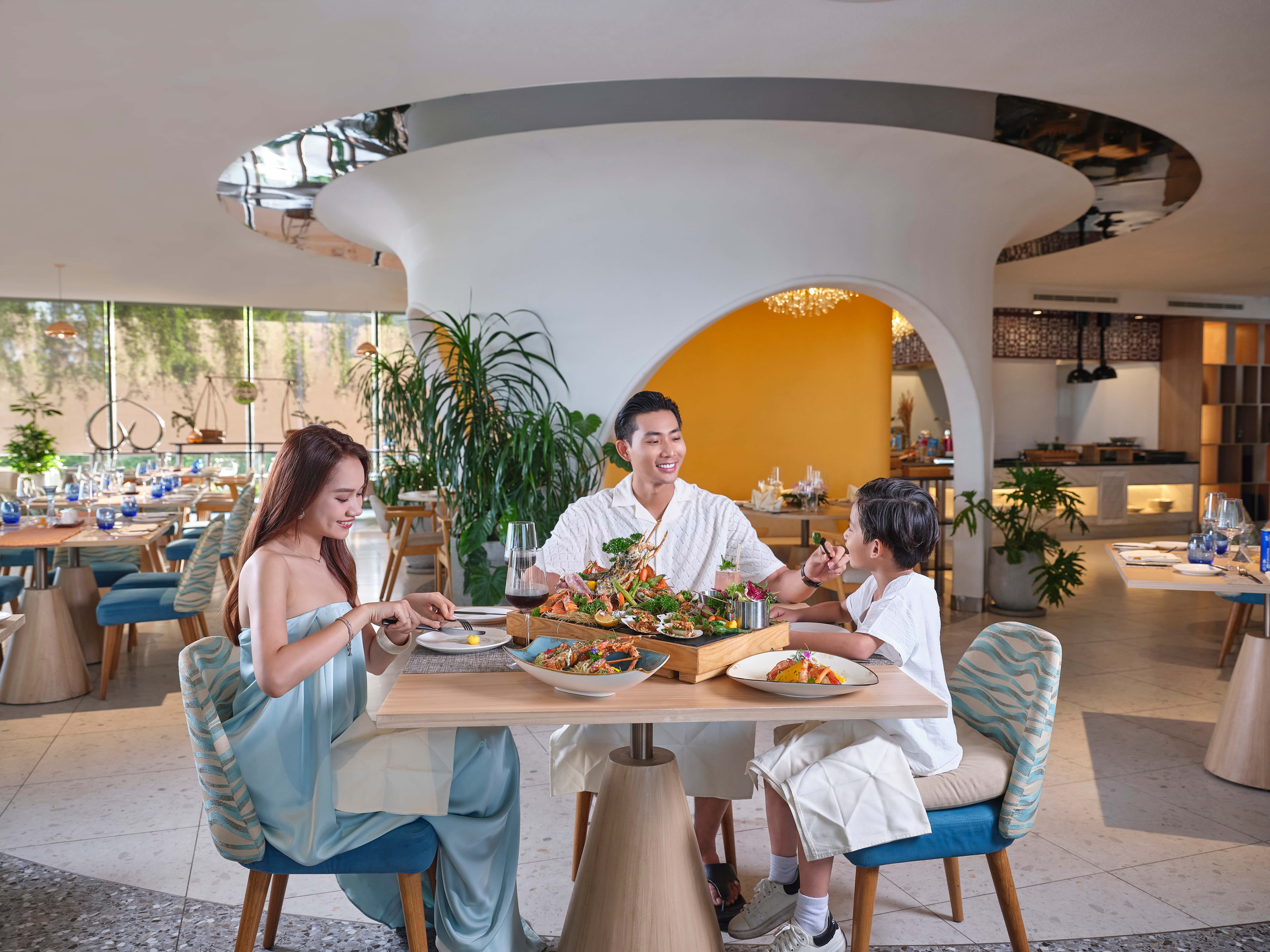 Enjoy Seafoods with Family  at Angsana Ho Tram